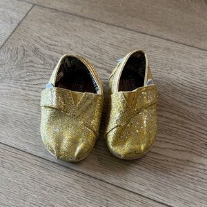 TOMS Toddler Sparkle Slip-On Shoes in Gold
